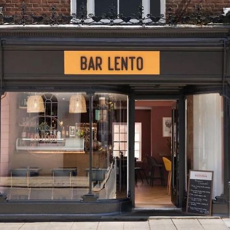 Lento Apartment Winchester Bagian luar foto