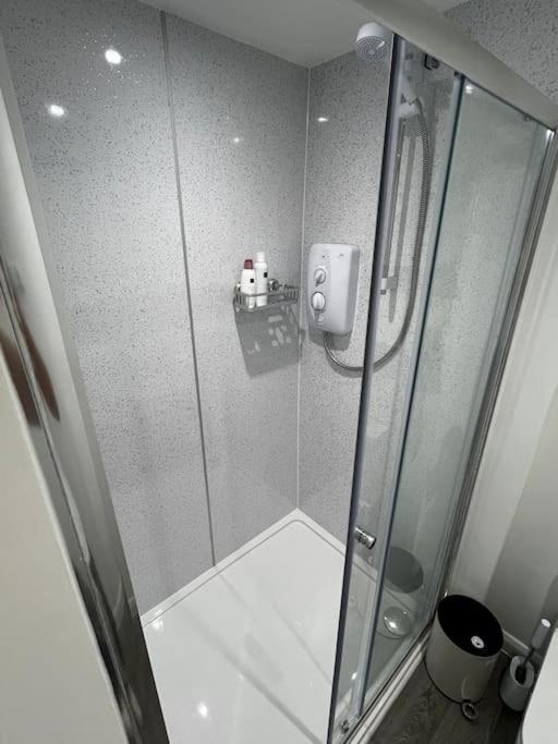Lento Apartment Winchester Bagian luar foto