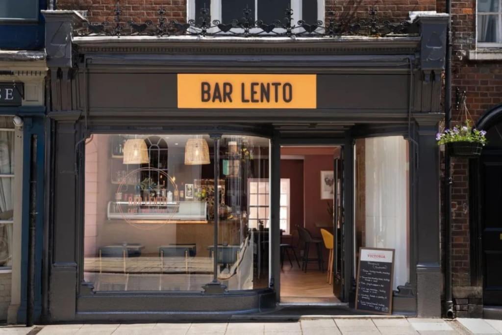 Lento Apartment Winchester Bagian luar foto