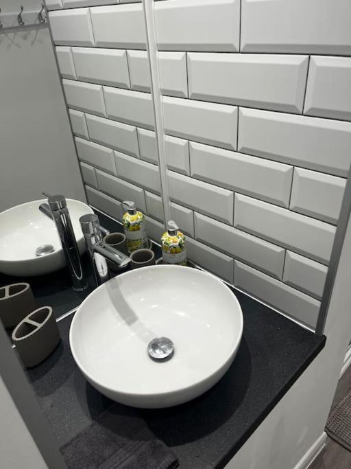 Lento Apartment Winchester Bagian luar foto