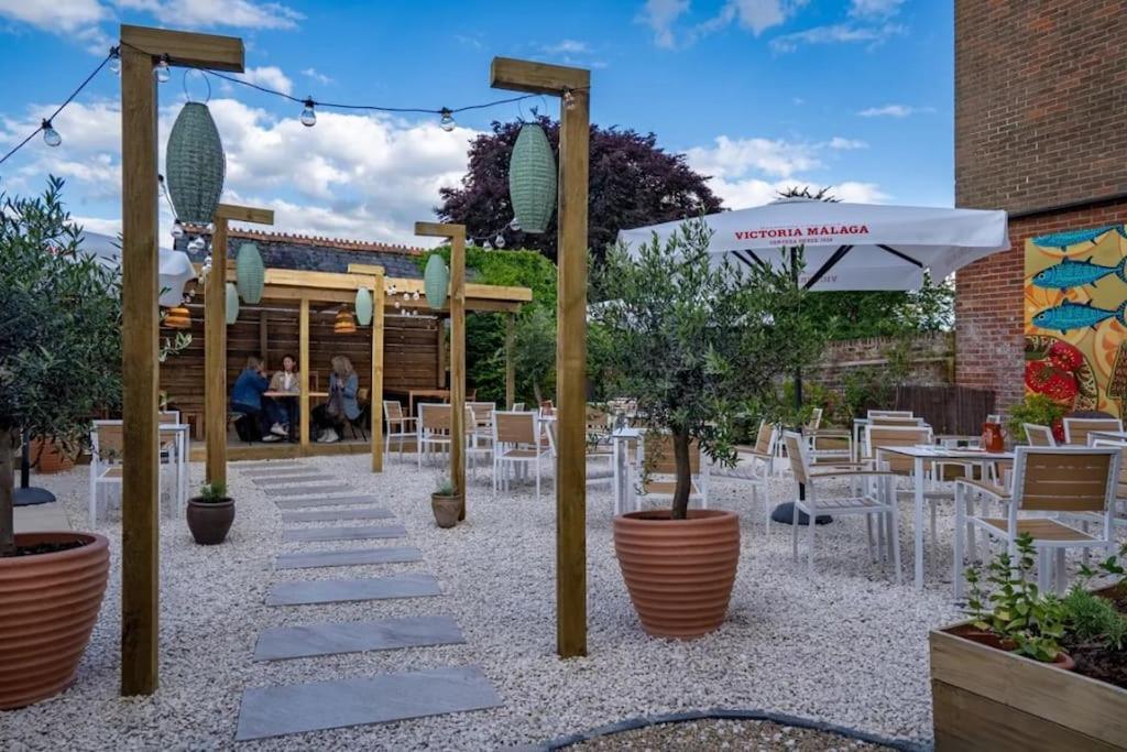 Lento Apartment Winchester Bagian luar foto